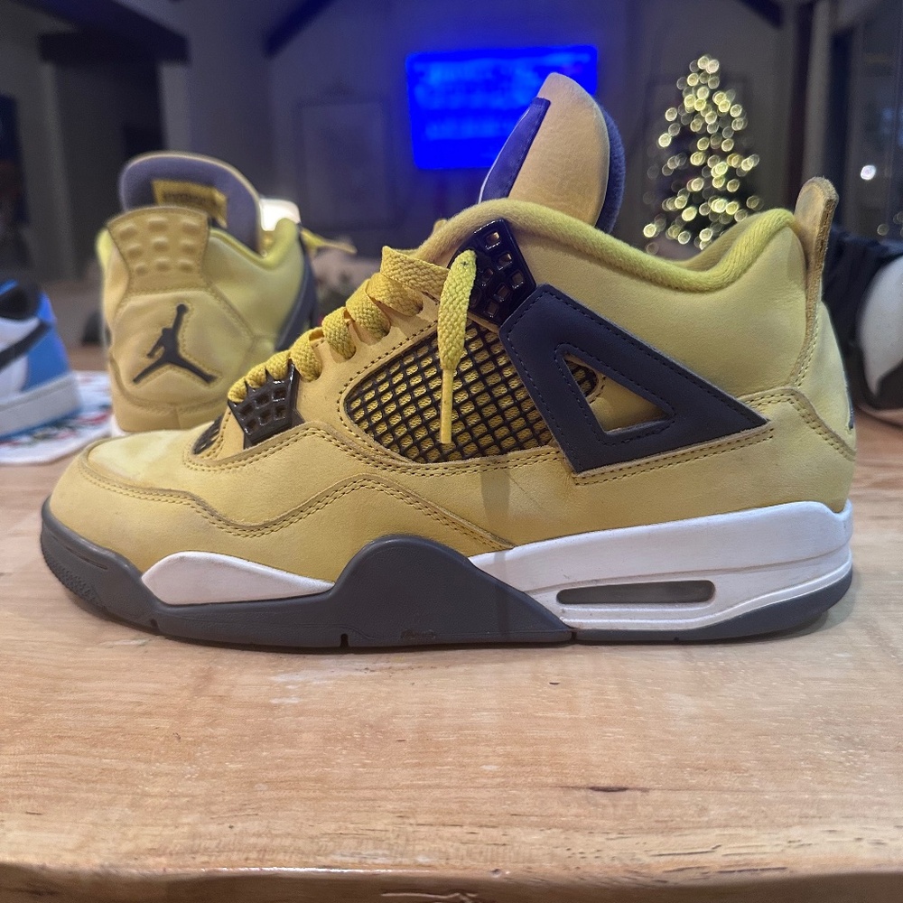 Mens Jordan 4 Retro Lightning